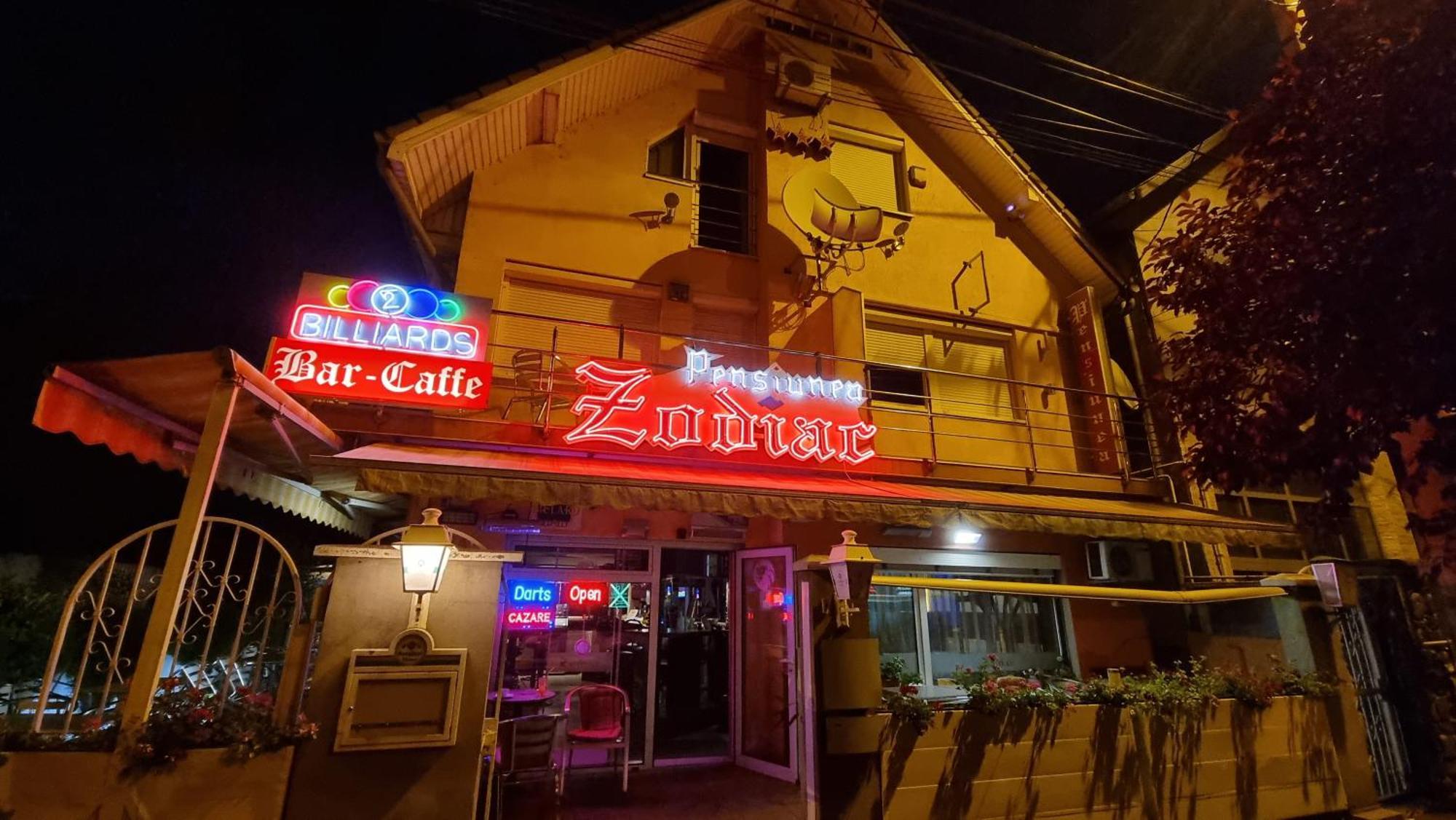 Pensiunea Zodiac 티미쇼아라 외부 사진